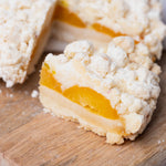 Aprikosen-Pistazien Crumble, glutenfreier veganer Streuselkuchen, verpackt, Isabella Glutenfreie Patisserie