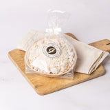 Aprikosen-Pistazien Crumble, glutenfreier veganer Streuselkuchen, verpackt, Isabella Glutenfreie Patisserie