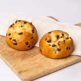 glutenfreie Schoko-Quarkbrötchen, glutenfreie süße Backwaren, angeschnitten, Isabella Glutenfreie Patisserie, Foto 1