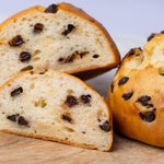 glutenfreie Schoko-Quarkbrötchen, glutenfreie süße Backwaren, angeschnitten, Isabella Glutenfreie Patisserie, Foto 2