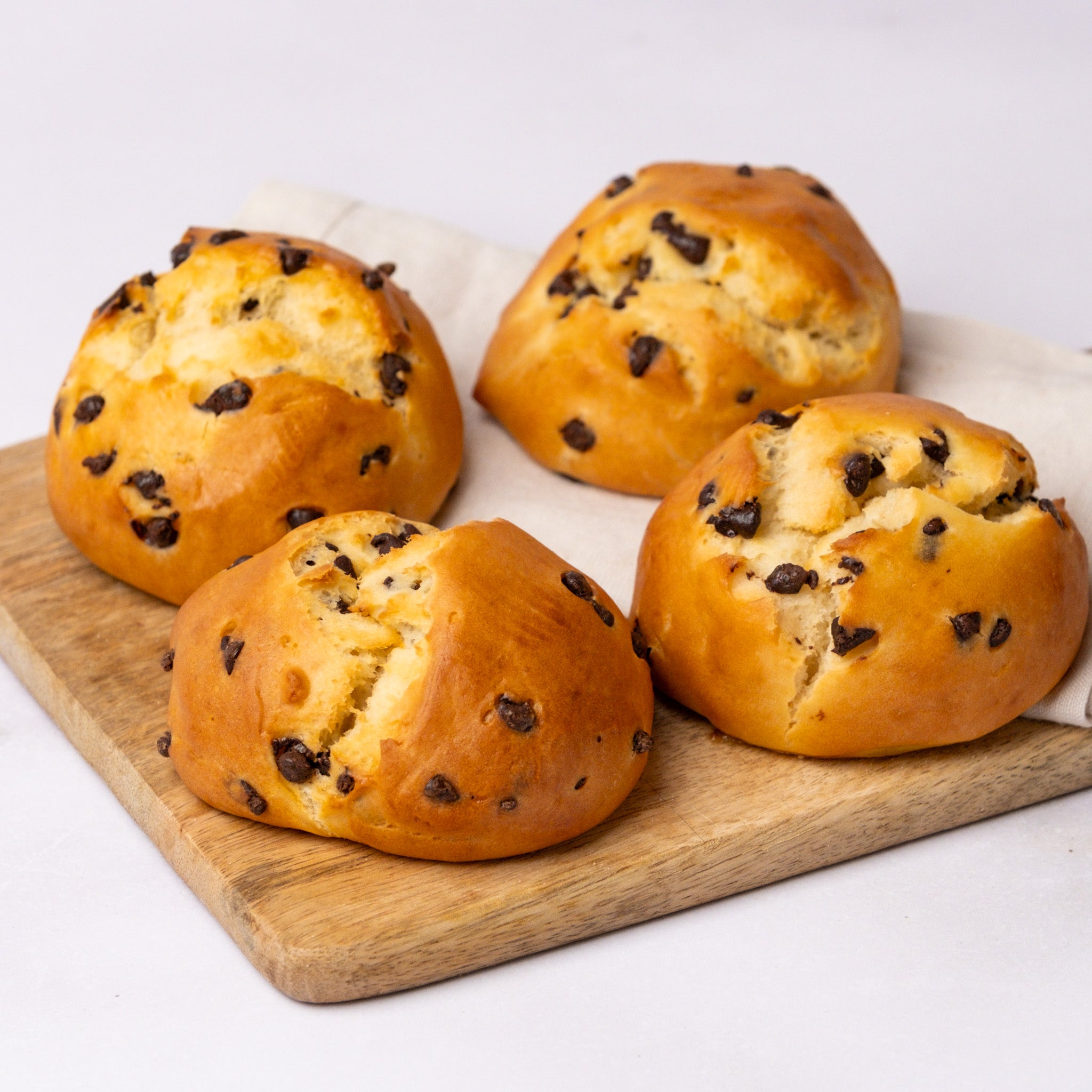 glutenfreie Schoko-Quarkbrötchen, glutenfreie süße Backwaren, angeschnitten, Isabella Glutenfreie Patisserie, Foto 5