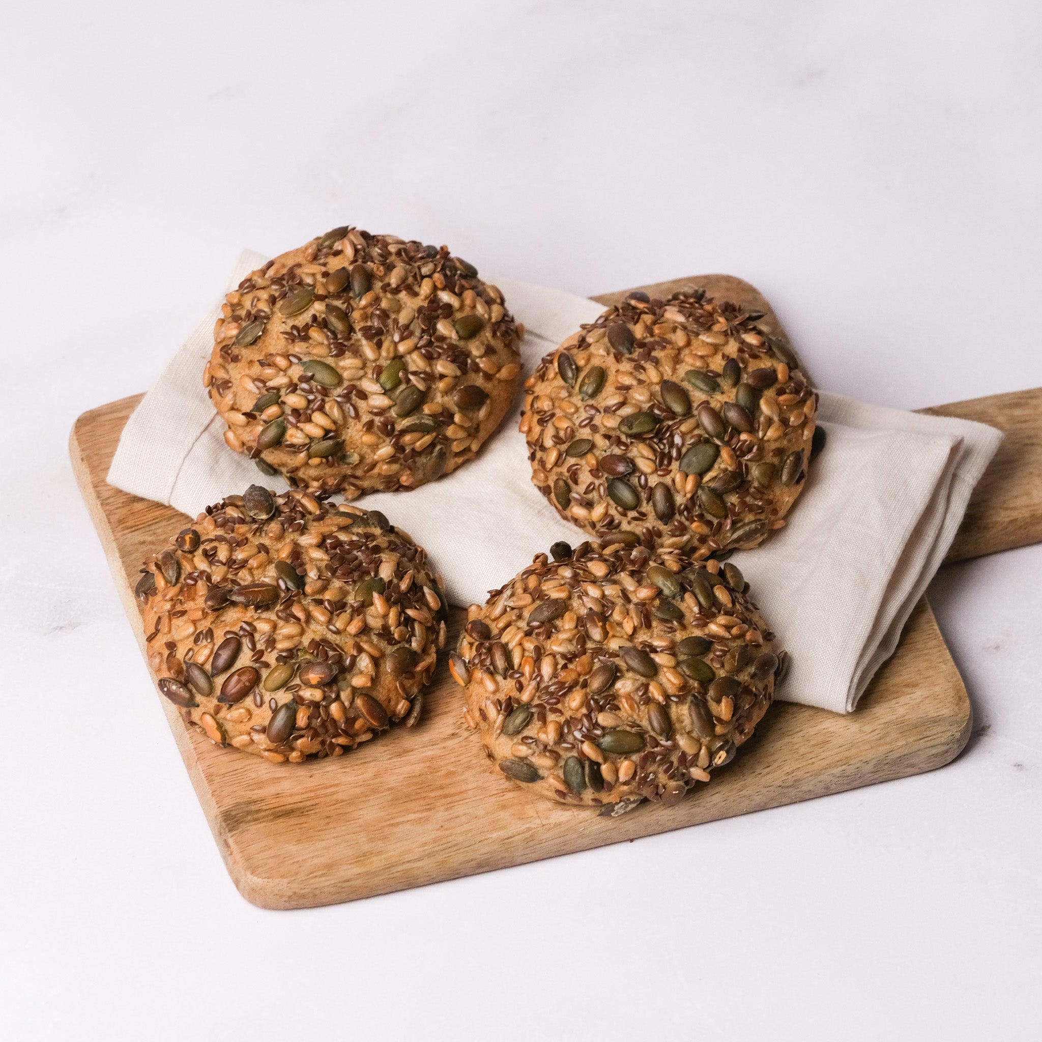 zwei glutenfreie Bio Körnerbrötchen, glutenfreie vegane helle Brötchen, Isabella Glutenfreie Patisserie