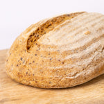 bio-rheinisches-krustenbrot-glutenfreies-veganes-brot-liegt-auf-grauen-hintergrund, Foto 4